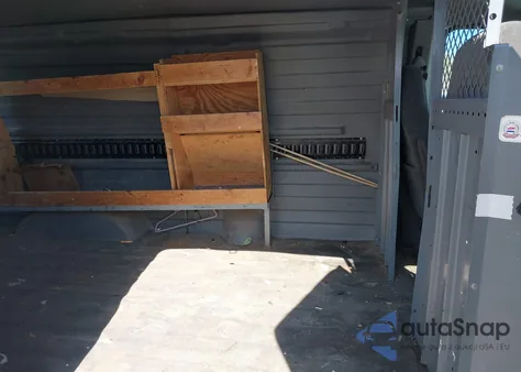 2002 Ford E-250 Commercial z USA, uszkodzony, nr VIN 1FTPE24222HB04145